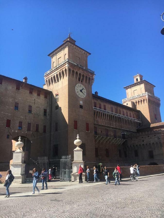 A Due Passi Dal Castello Apartment Ferrara Exterior foto