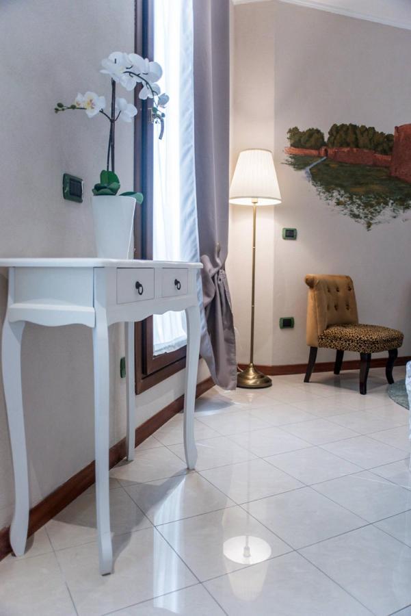 A Due Passi Dal Castello Apartment Ferrara Exterior foto
